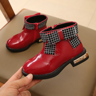 Téli csizma lányoknak több színű szalaggal