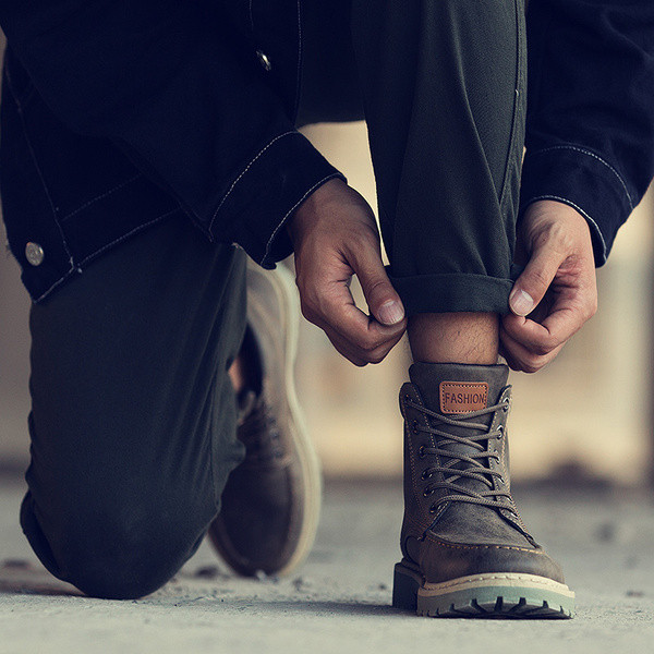 Cizme moderne barbatesti din piele ecologica cu sireturi