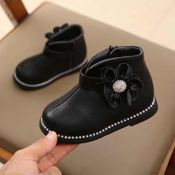 Három színben 3D elem díszítéssel ellátott gyerekcsizma