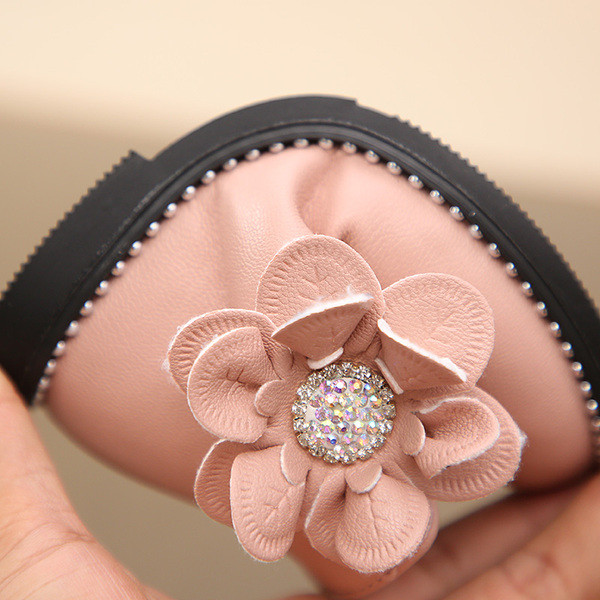 Három színben 3D elem díszítéssel ellátott gyerekcsizma