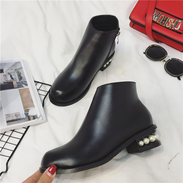 Női alkalmi csizma eko bőrből, gyöngyökkel, fekete színben