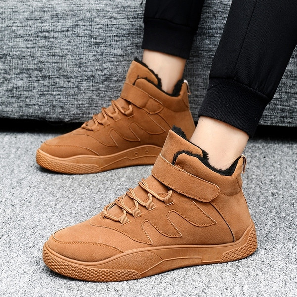 Alkalmi férfi téli tornacipő öko velúr matricákkal