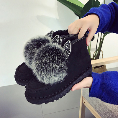 Női csizma 3D díszítéssel három színben