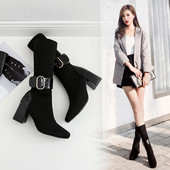 Stílusos női csizma vastag sarkú fém csattal, két színben