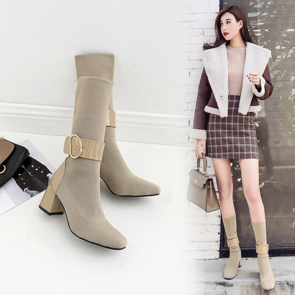 Stílusos női csizma vastag sarkú fém csattal, két színben