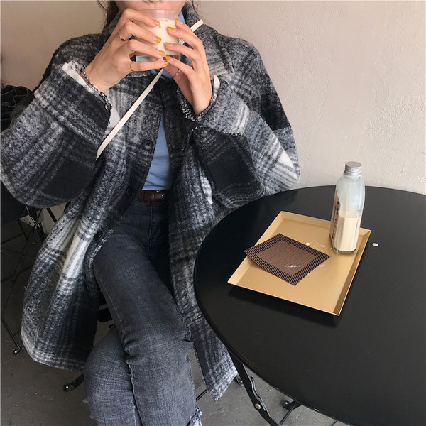 Palton dama in carouri model larg cu guler in forma de O