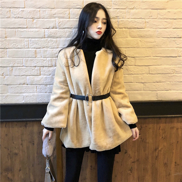 Aktuális női puha kabát O-alakú gallérral, bézs színben