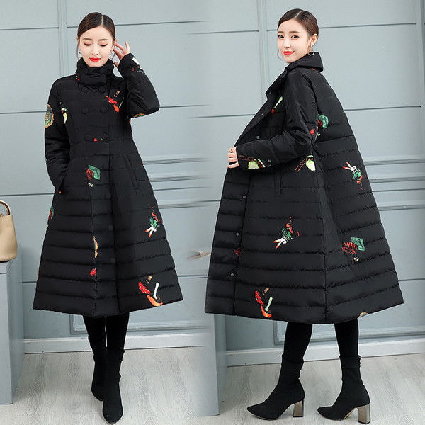 Fekete színű női kabát O-alakú gallérral