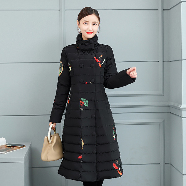 Fekete színű női kabát O-alakú gallérral