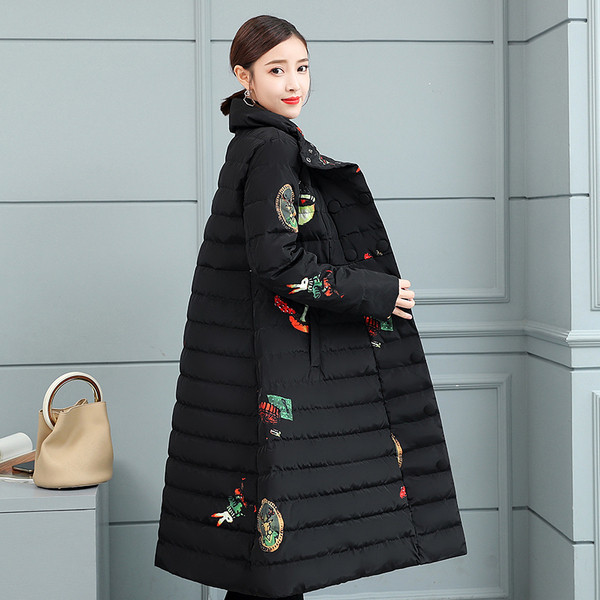 Fekete színű női kabát O-alakú gallérral