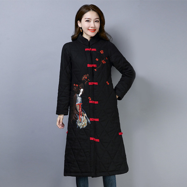 Stílusos női kabát fekete és piros hímzéssel