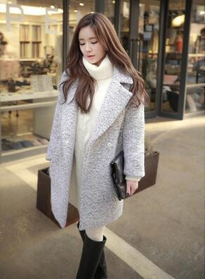 Stílusos női kabát, szürke V-alakú gallérral