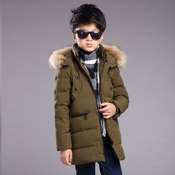 Egyszerű gyerekkabát fiúknak két színben, pehely kapucnival