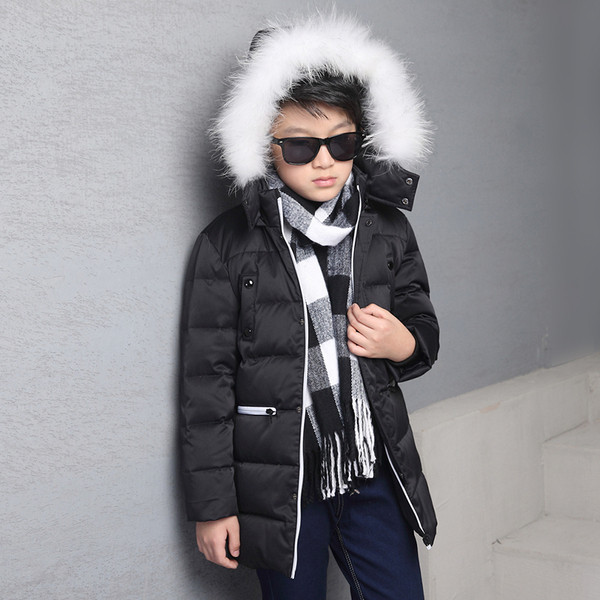 Egyszerű gyerekkabát fiúknak két színben, pehely kapucnival