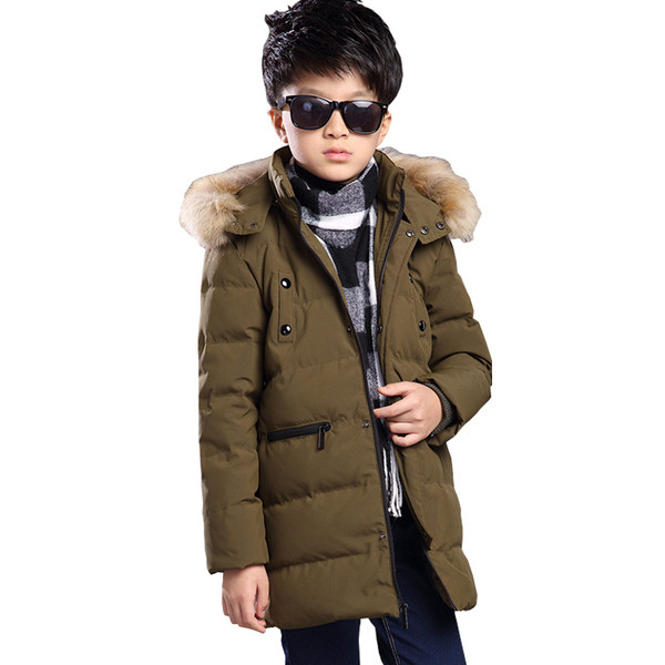 Egyszerű gyerekkabát fiúknak két színben, pehely kapucnival