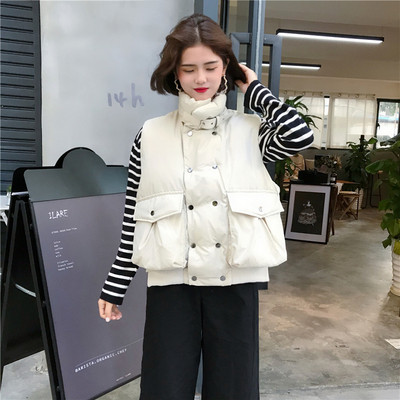 Modern női mellény nagy zsebekkel, fehér és fekete színben