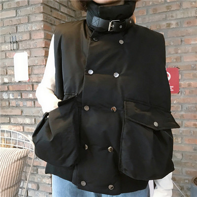 Modern női mellény nagy zsebekkel, fehér és fekete színben