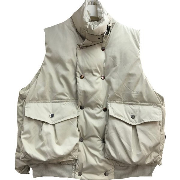 Modern női mellény nagy zsebekkel, fehér és fekete színben