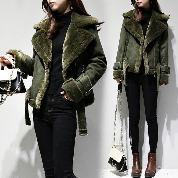 Стилно дамско яке в зелен цвят с пух