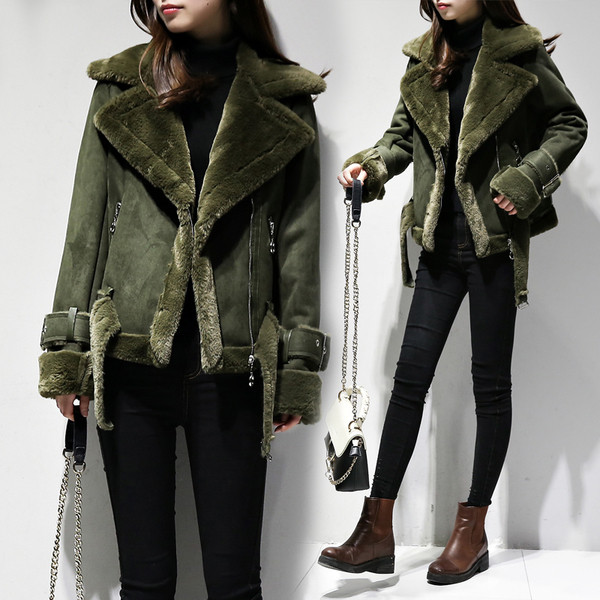 Стилно дамско яке в зелен цвят с пух