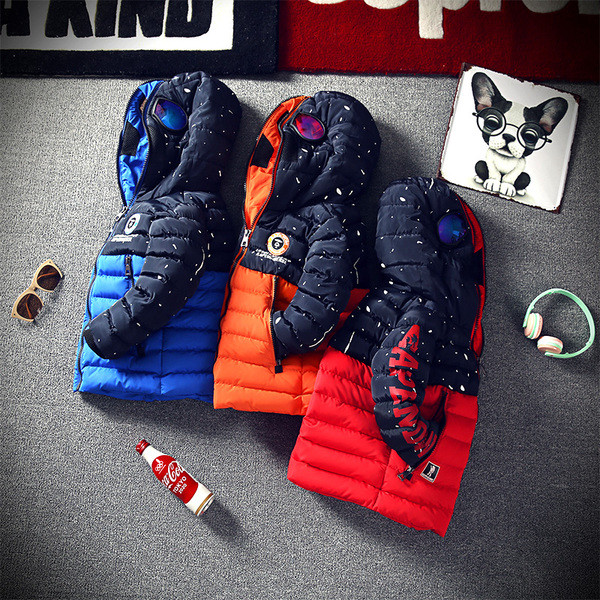 Téli alkalmi gyerekkabát fiúknak három színben