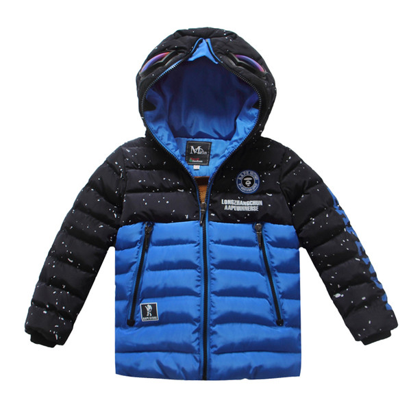 Téli alkalmi gyerekkabát fiúknak három színben