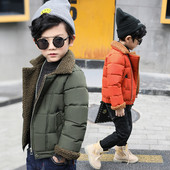 Napi gyerekkabát oldalsó rögzítéssel, három színben