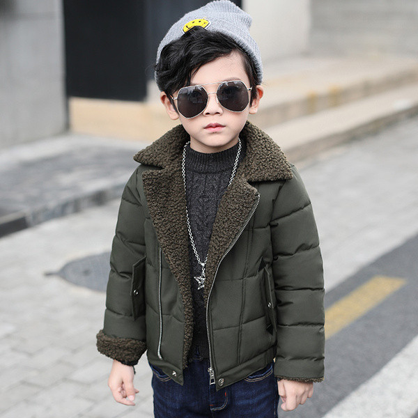 Napi gyerekkabát oldalsó rögzítéssel, három színben