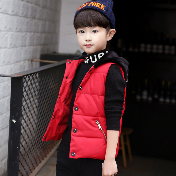 Stílusos gyerekmellény fiúknak kapucnival, két színben