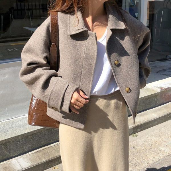 Rövid modell női kabát két színben