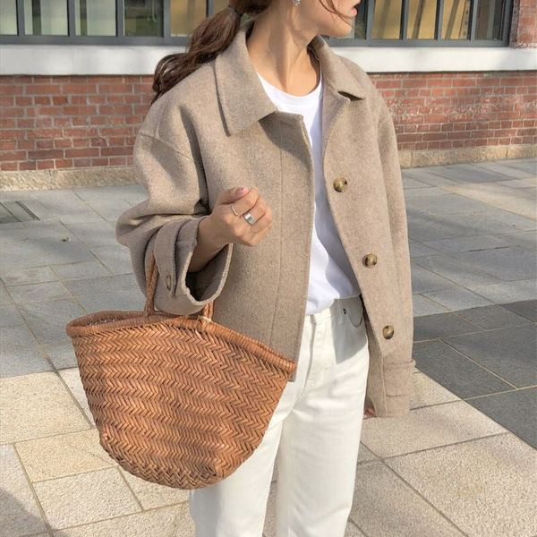 Rövid modell női kabát két színben