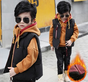 Modern gyerekmellény fiúknak fekete színben