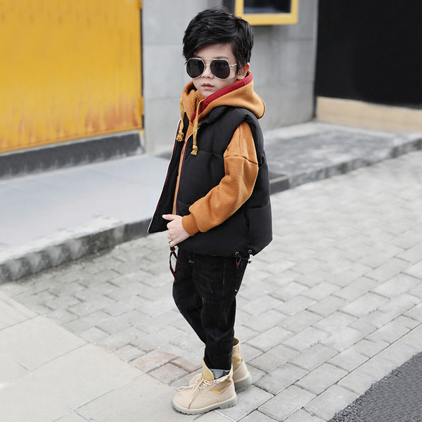 Modern gyerekmellény fiúknak fekete színben