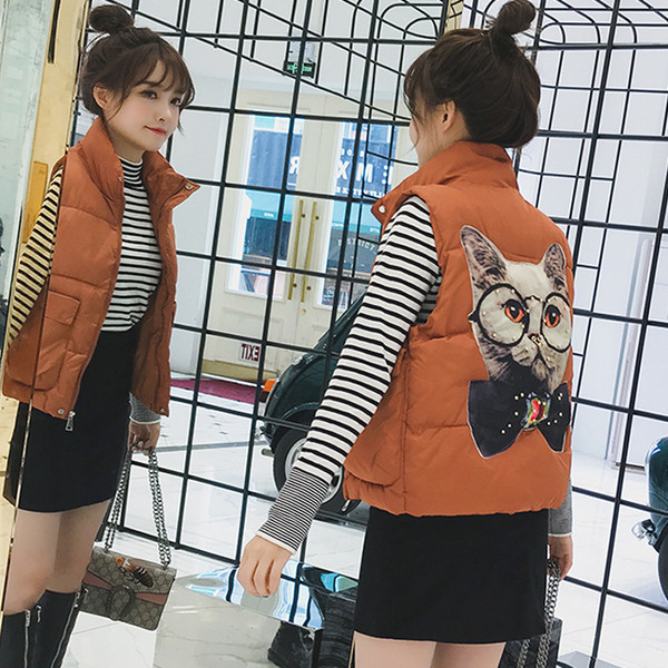 Vestă modernă de damă cu aplicare de culoare și element 3D în două culori