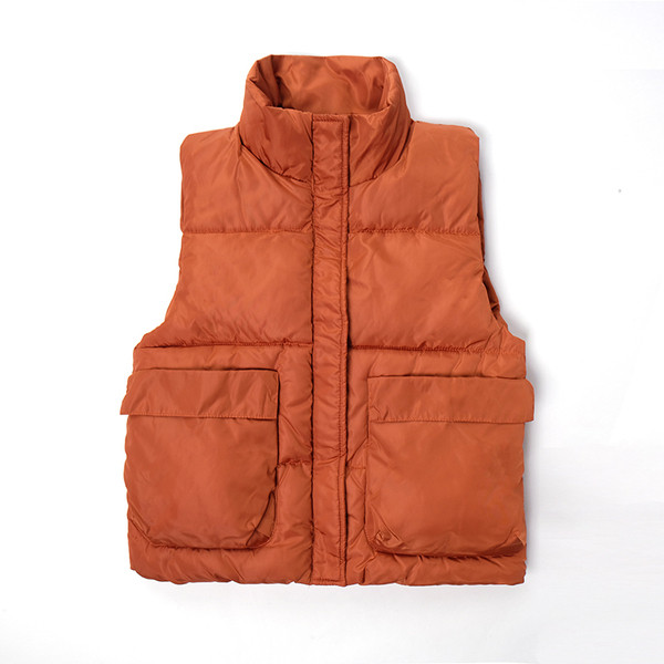 Vestă modernă de damă cu aplicare de culoare și element 3D în două culori