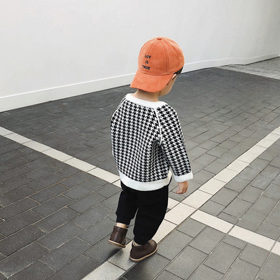 Alkalmi gyerekpulóver fiúknak fekete-fehér színben