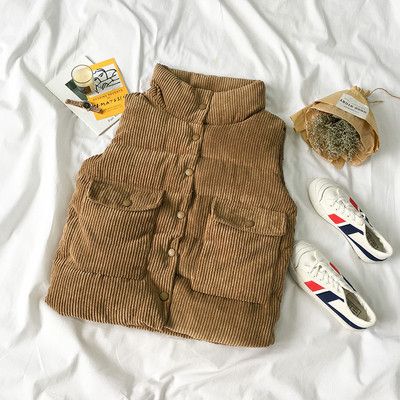 Modern női mellény fehér, rózsaszín és barna zsebekkel