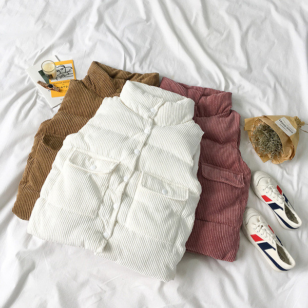 Modern női mellény fehér, rózsaszín és barna zsebekkel