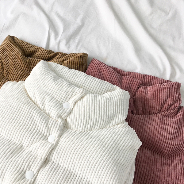 Modern női mellény fehér, rózsaszín és barna zsebekkel