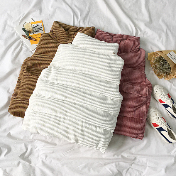 Modern női mellény fehér, rózsaszín és barna zsebekkel