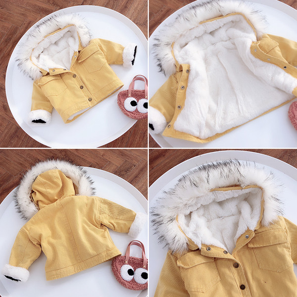 Modern gyerekdzseki lányoknak puha béléssel és kapucnival