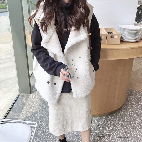 Vesta de dama toamna-iarna cu decolteu in V in doua culori