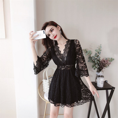 Κομψή δαντελωτή φόρεμα με δαντέλα σε σχήμα V σε λευκό και μαύρο χρώμα