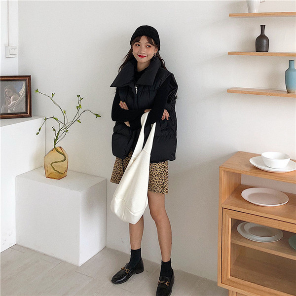 Alkalmi női mellény széles modell fekete és bézs színben