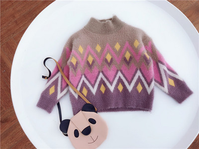 Το casual πουλόβερ των παιδιών σε ρέοντα χρώματα