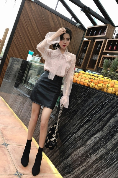 Дамска стилна риза с декорация перли в два цвята