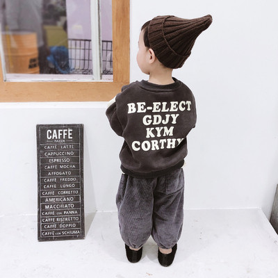 Απλό πουλόβερ σε δύο χρώματα με σημάδι στην πλάτη