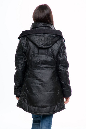 Стилно зимно дамско яке с качулка в черен цвят