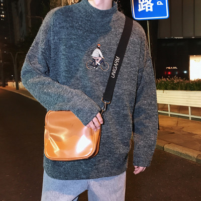 Modern férfi pulóver három színben hímzéssel