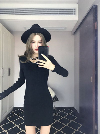 Sima modell elegáns ruha fekete és piros színben